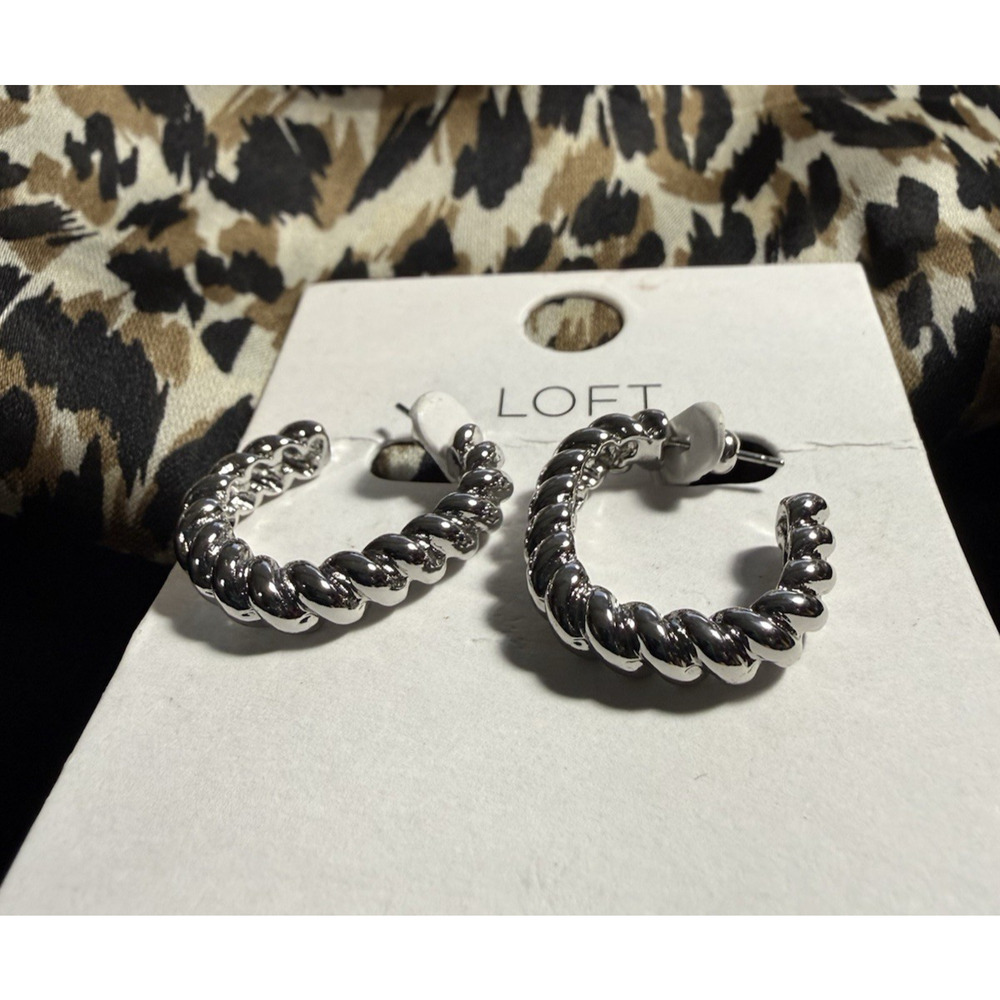 NEW Ann Taylor LOFT Twist Open Hoop Stud Earrings Gold Tone Oval 1 Inch - Picture 2 of 6